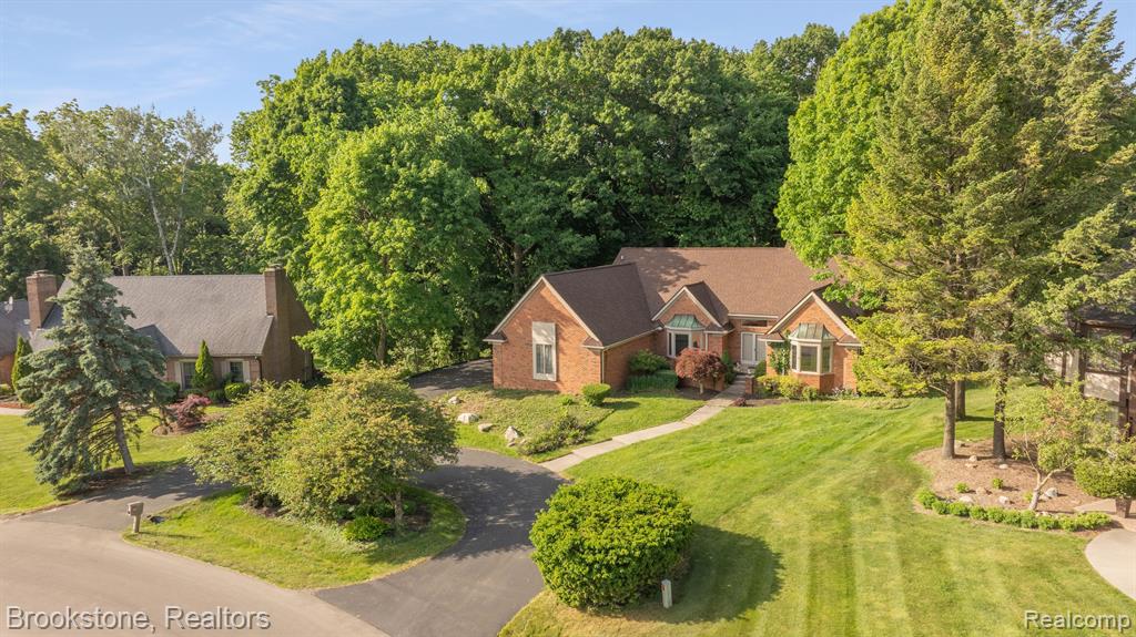 4237 WOODLANDS Lane, Orchard Lake Village, MI 48323 — Photo 48