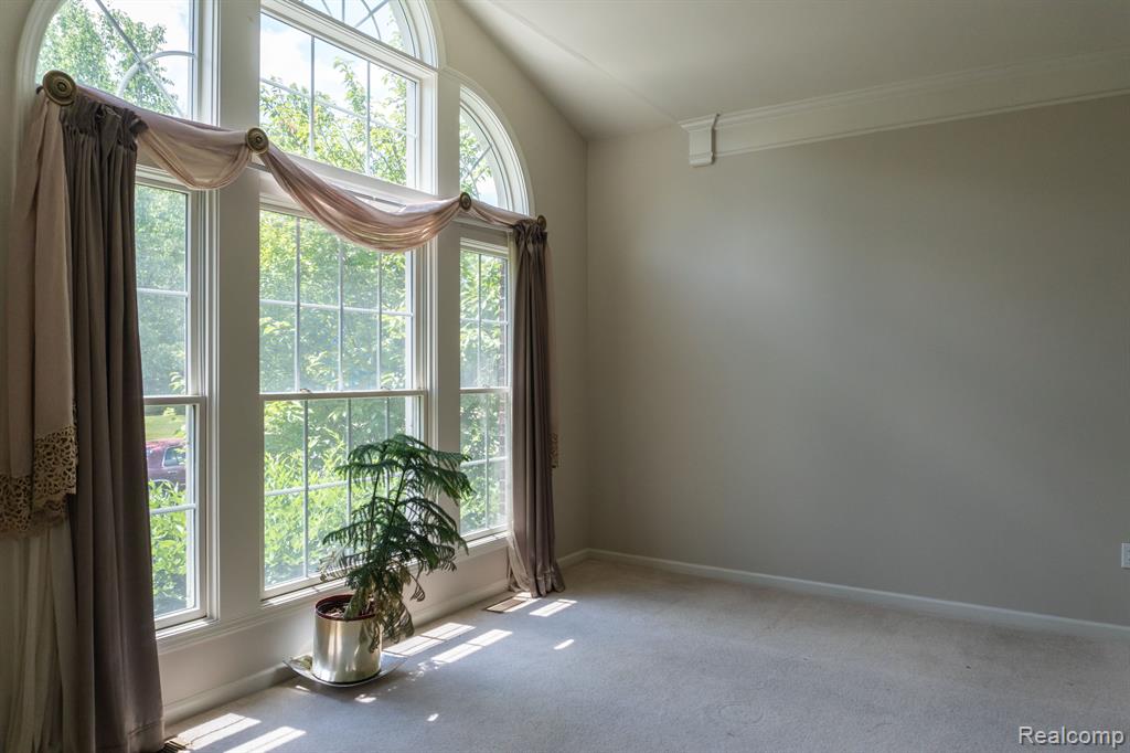 49028 FOUNDERS, Canton, MI 48187 — Photo 5