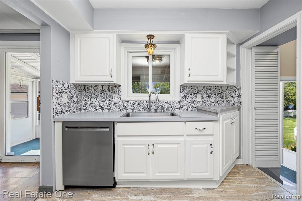 6740 Brockhurst Boulevard, West Bloomfield, MI — Photo 3