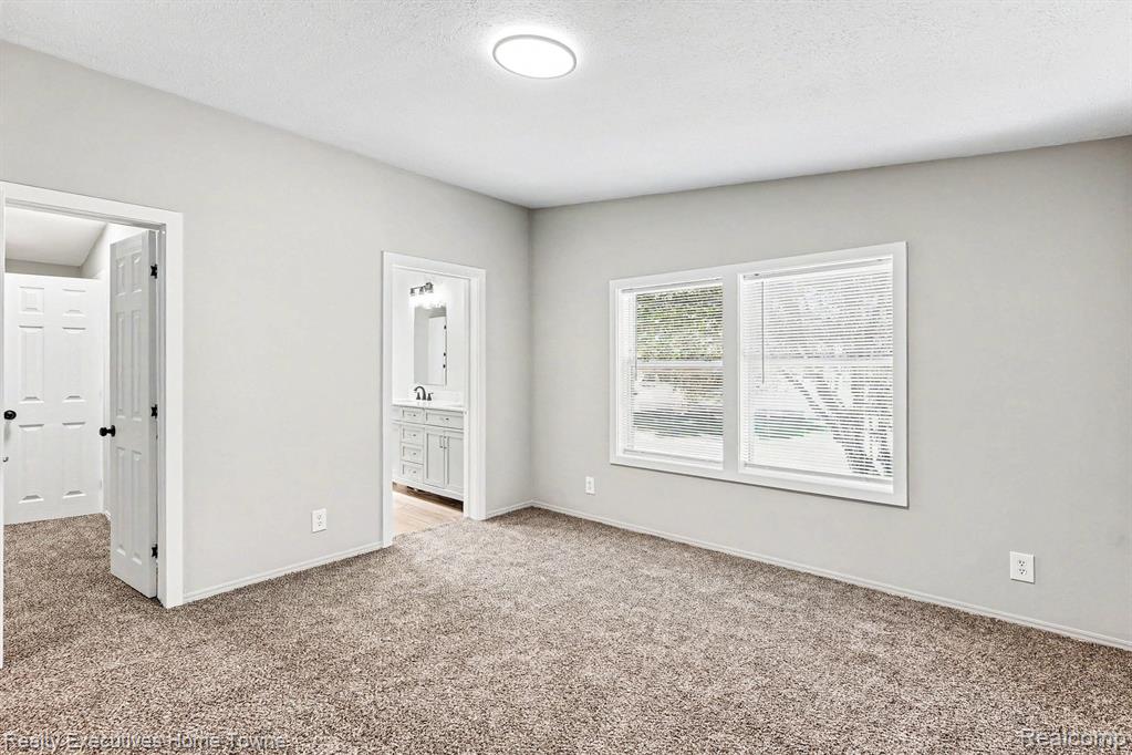 45822 Bonaventure Dr, Macomb, MI 48044 — Photo 13