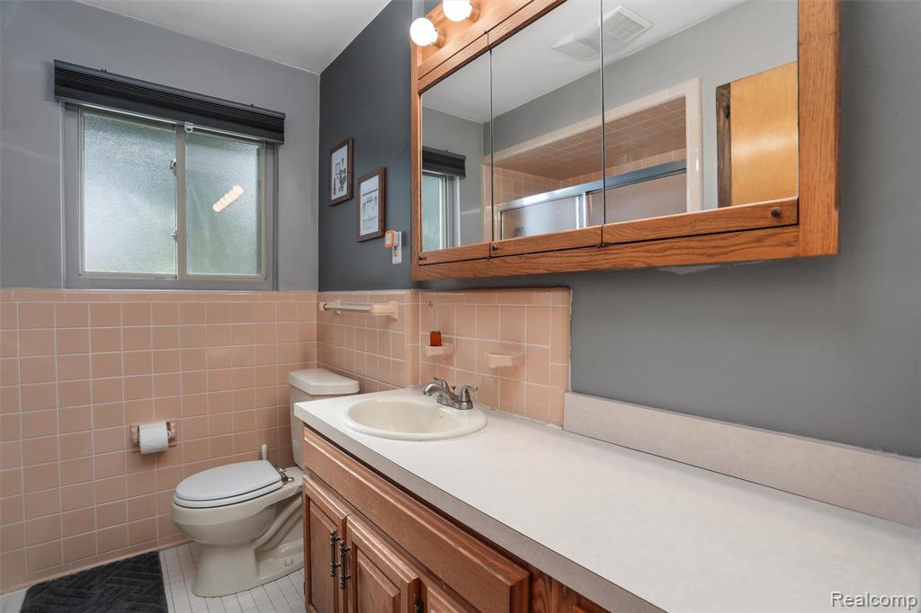 9912 Deering Street, Livonia, MI 48150 — Photo 18