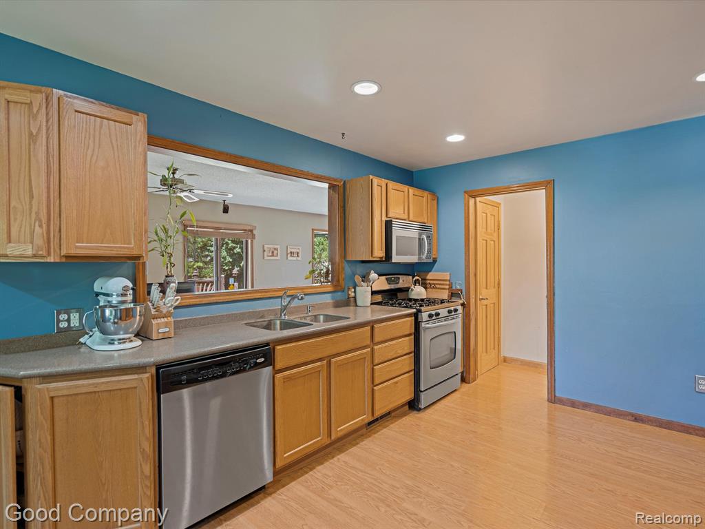 210 SCHRUM Drive, Whitmore Lake, MI 48189 — Photo 11