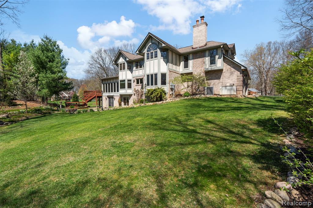 561 Valley Drive, Milford, MI 48381 — Photo 52