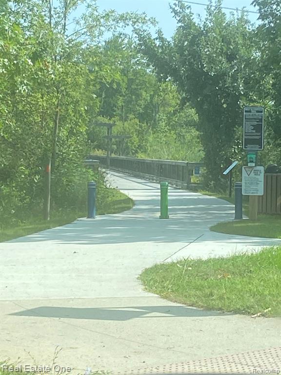 0000 Blue Jay Way, West Bloomfield, MI, 00000