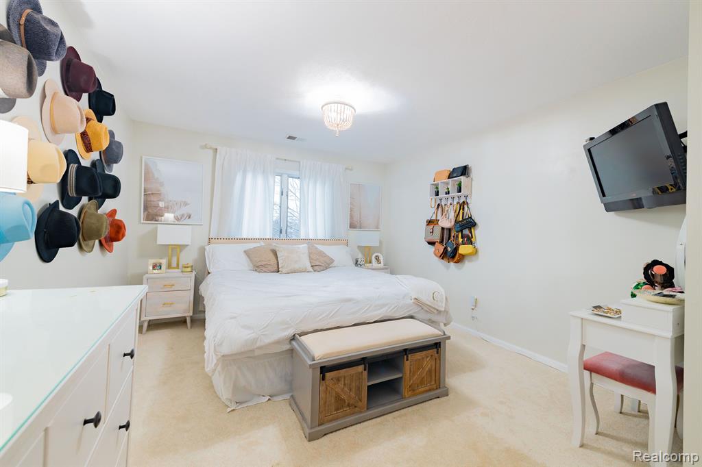 1305 HARBOUR Drive, 13, Trenton, MI 48183 — Photo 22