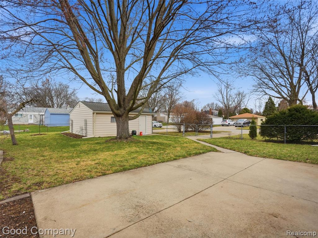 8717 Cologne Drive, Sterling Heights, MI 48314 — Photo 28