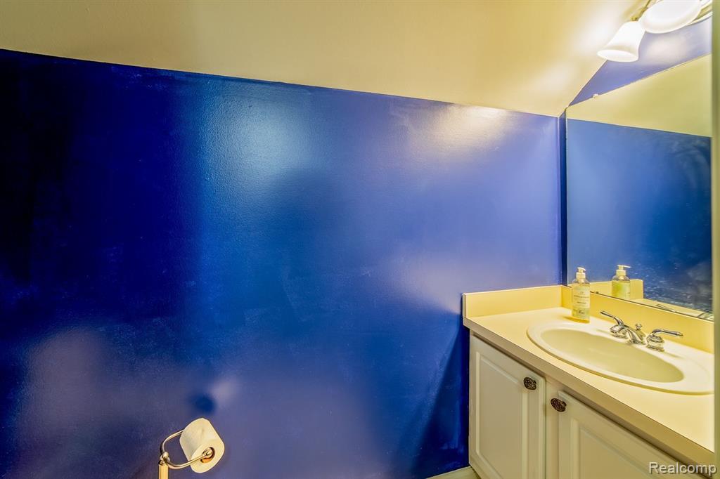 17026 FARMINGTON Road, Livonia, MI 48154 — Photo 27