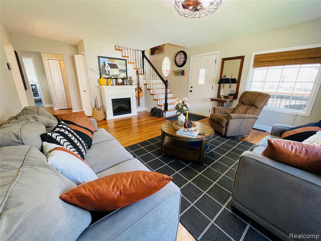 909 Williams Street, Fenton, MI 48430 — Photo 4