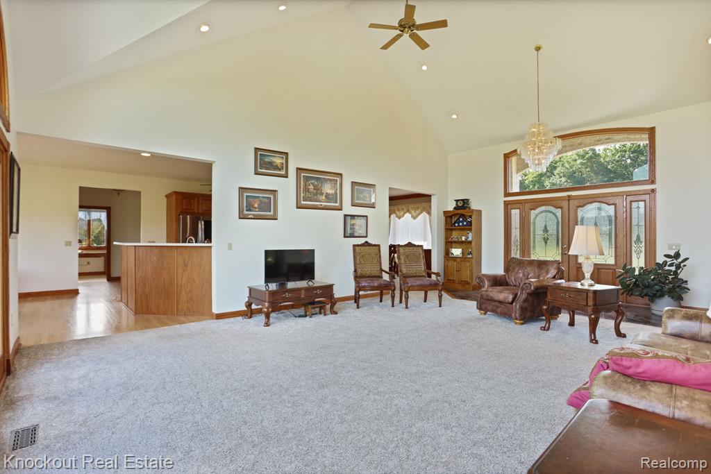 10205 Bradley Road, Frankenmuth, MI 48734 — Photo 9