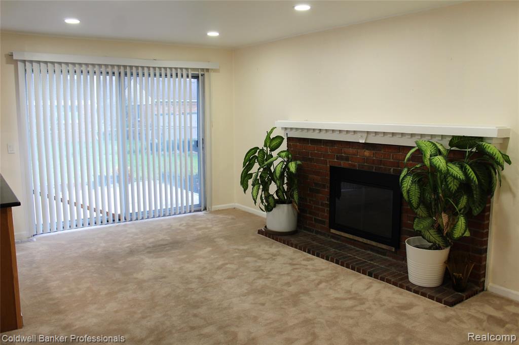 6586 CARRIAGE HILLS Drive, Canton, MI 48187 — Photo 14