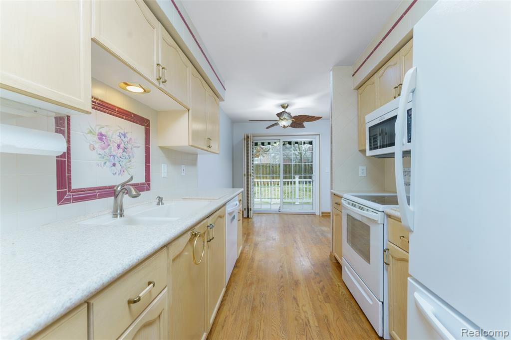 469 Winwood Circle, 121, Walled Lake, MI 48390 — Photo 10