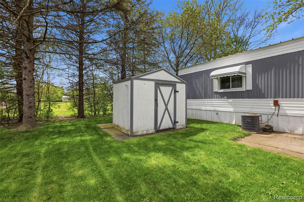 27 Ponderosa Trail, Belleville, MI 48111 — Photo 22