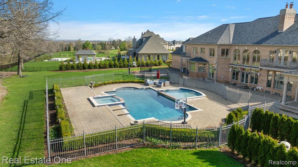 5174 BARRINGTON Drive, Rochester, MI 48306 — Photo 21
