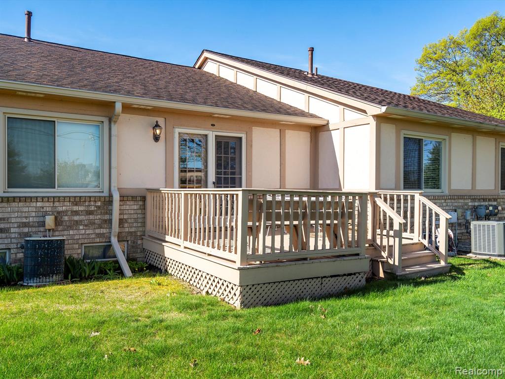 42393 WILLOW TREE Lane W, Clinton Twp, MI 48038 — Photo 3