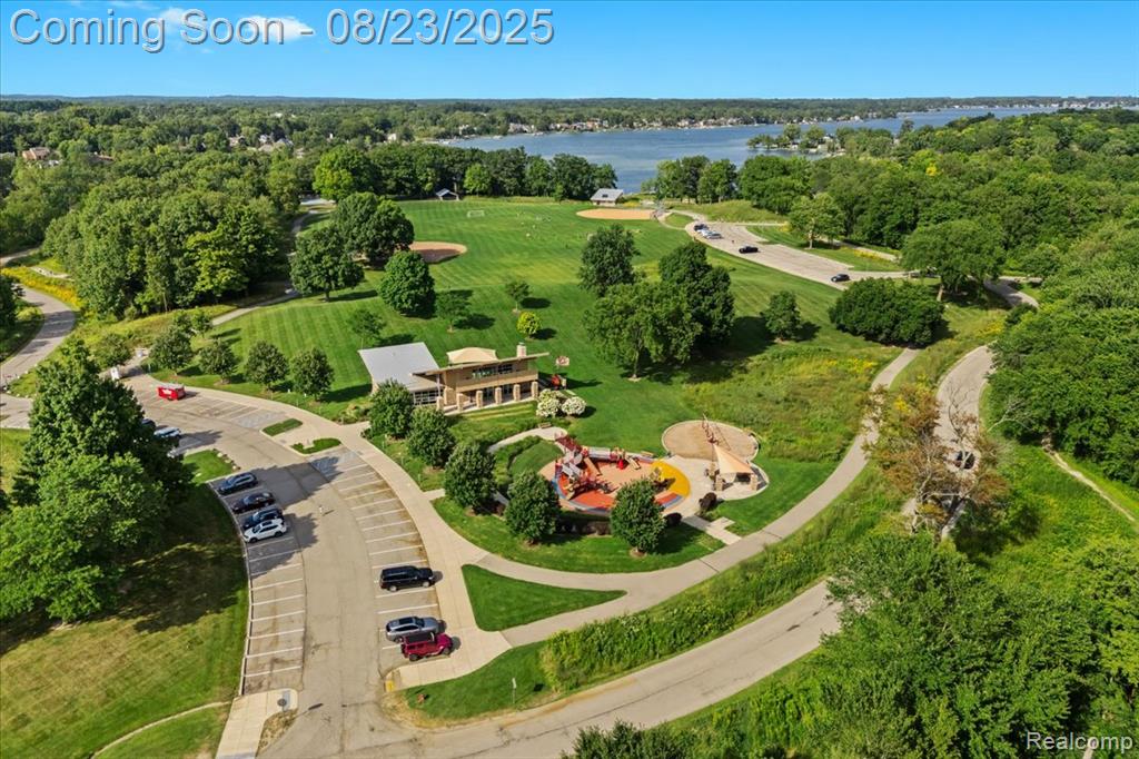 5770 Point Of The Woods Drive, West Bloomfield, MI 48324 — Photo 33