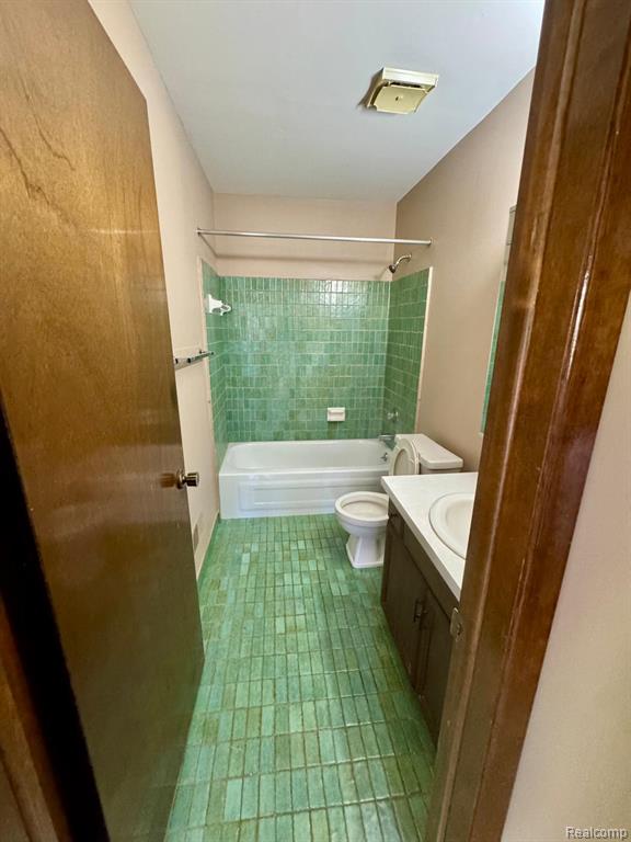 5214 Brett Court, West Bloomfield, MI — Photo 16