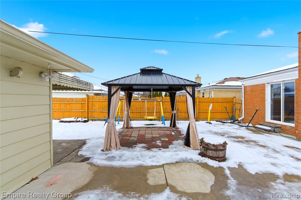 6545 Robindale Avenue, Dearborn Heights, MI 48127 — Photo 24
