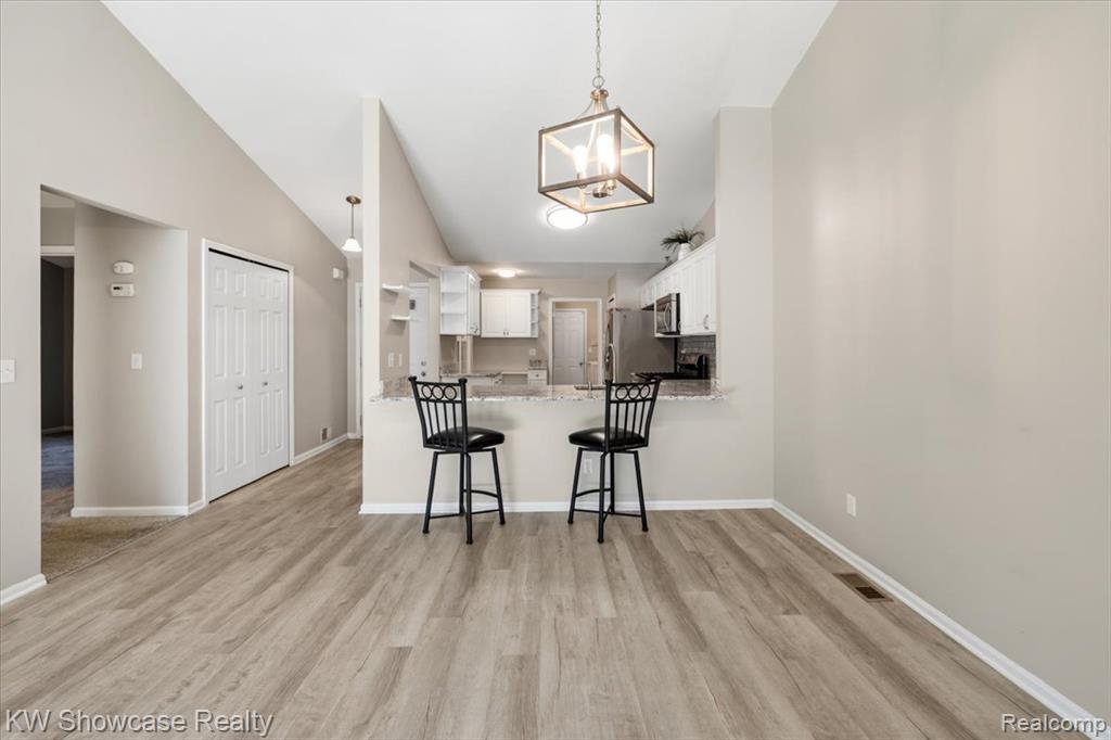 1873 N Kenwyck Drive, Ypsilanti, MI 48198 — Photo 9