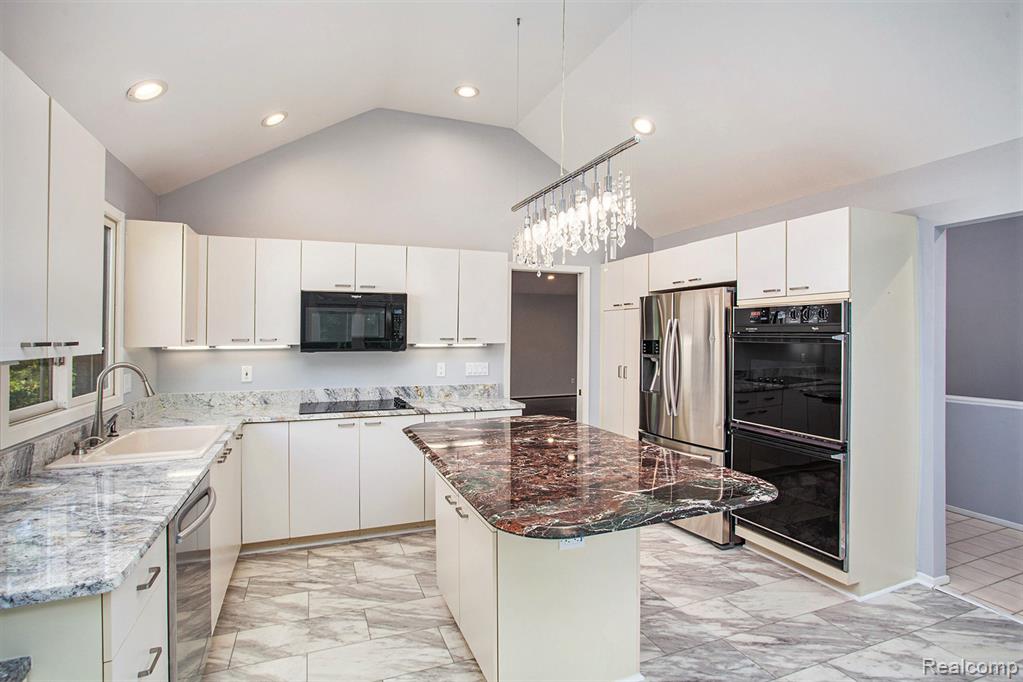 6830 Heron Point, West Bloomfield, MI 48323 — Photo 5