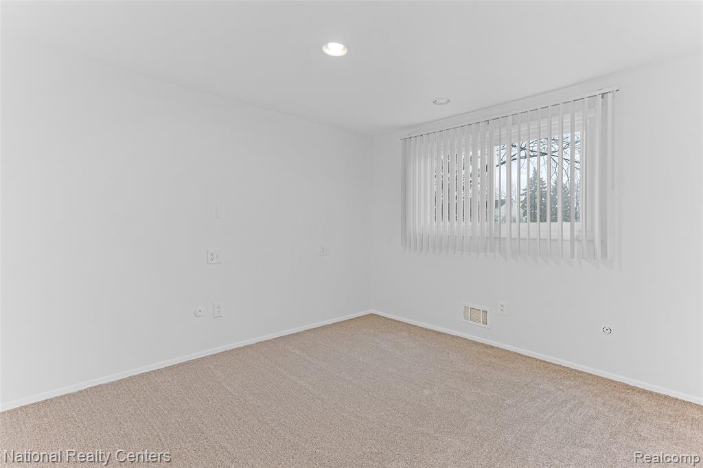 4817 Faircourt Drive, West Bloomfield, MI — Photo 35