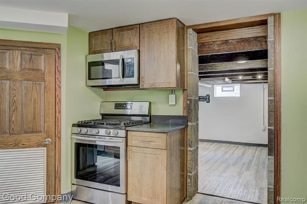 637 S CONNECTICUT Unit 2, Royal Oak, MI 48067 — Photo 11