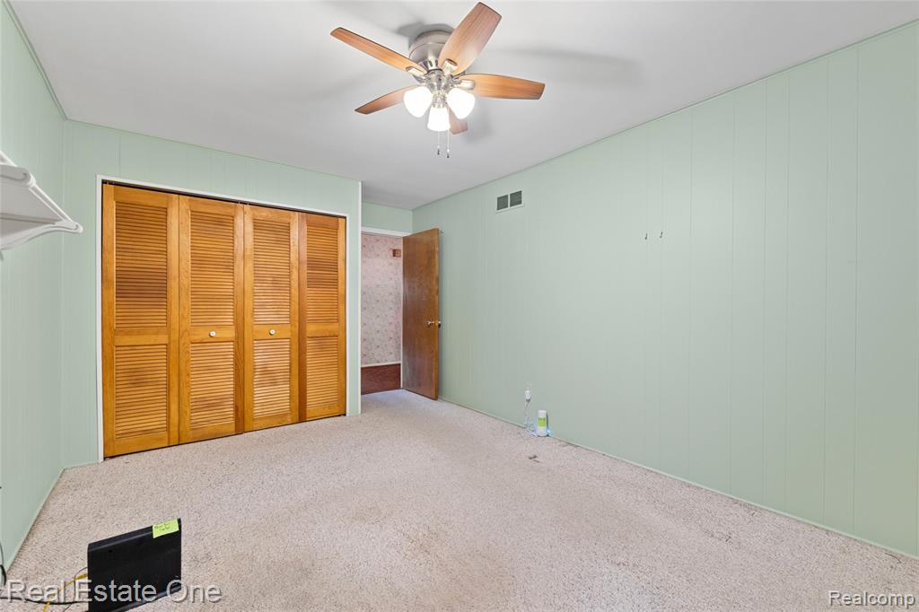25574 Wilson Drive, Dearborn Heights, MI 48127 — Photo 31