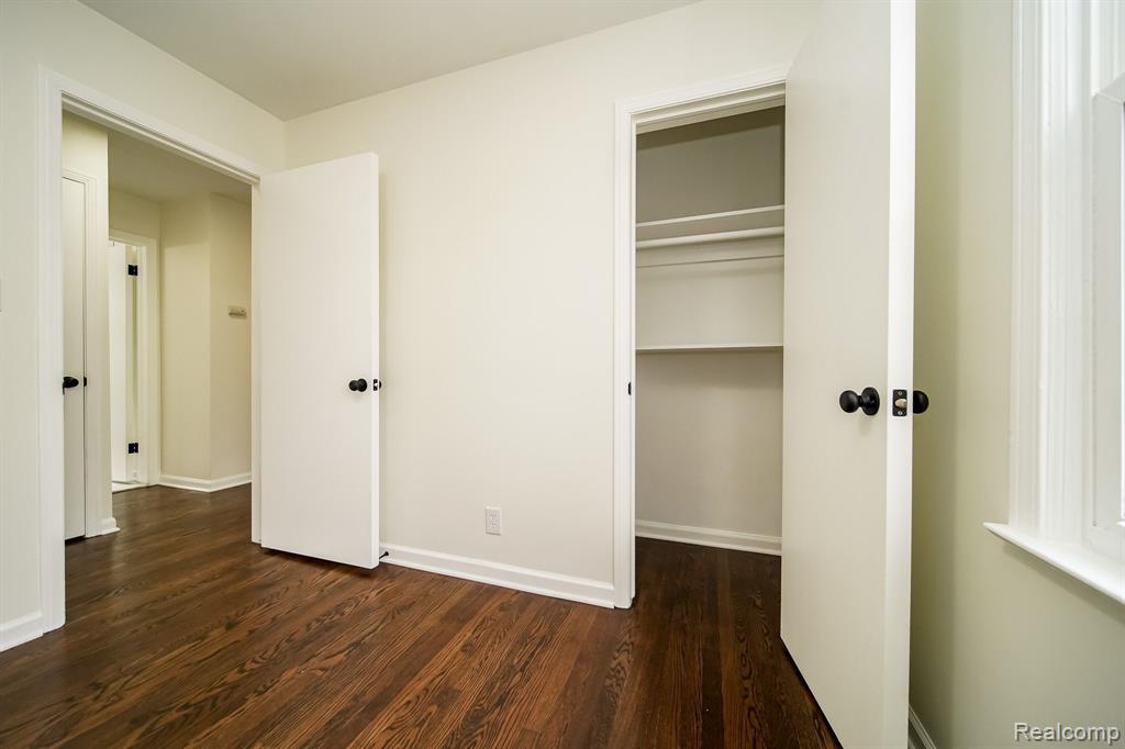 6855 KINGSBURY Street, Dearborn Heights, MI 48127 — Photo 31
