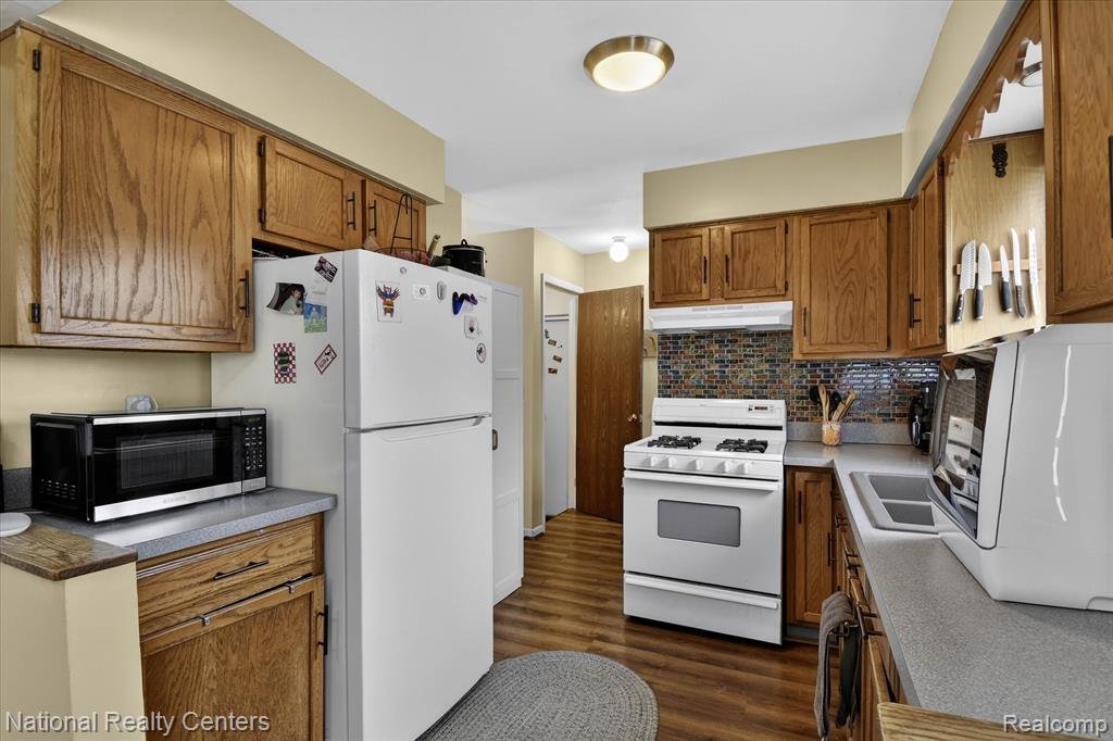 4315 Gale Drive, Howell, MI 48843 — Photo 13