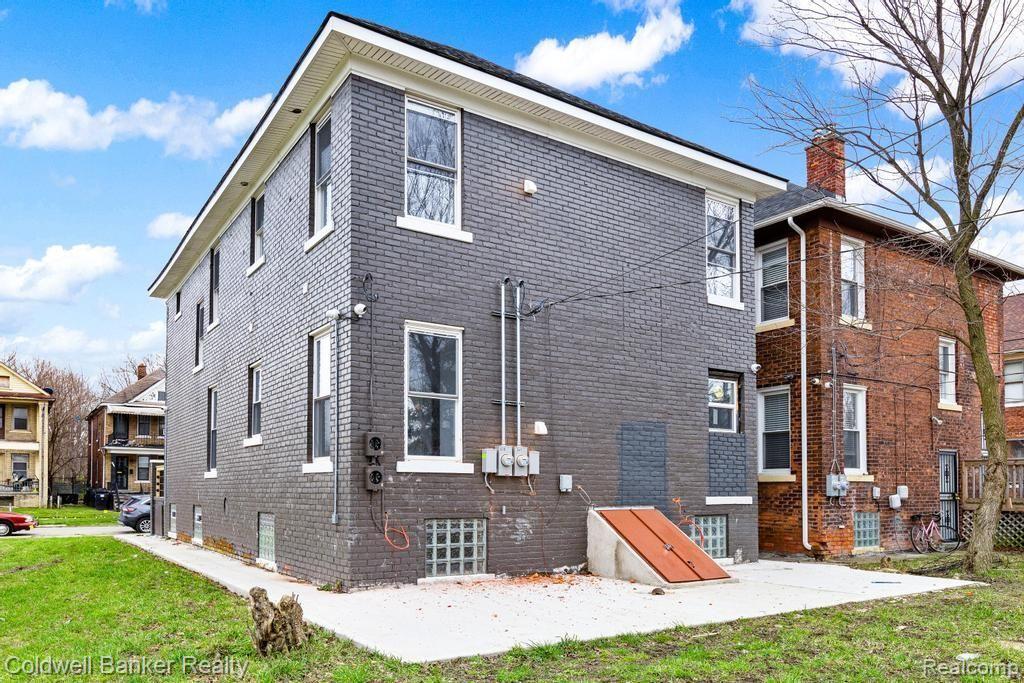 639 BELMONT Street, Detroit, MI 48202 — Photo 14