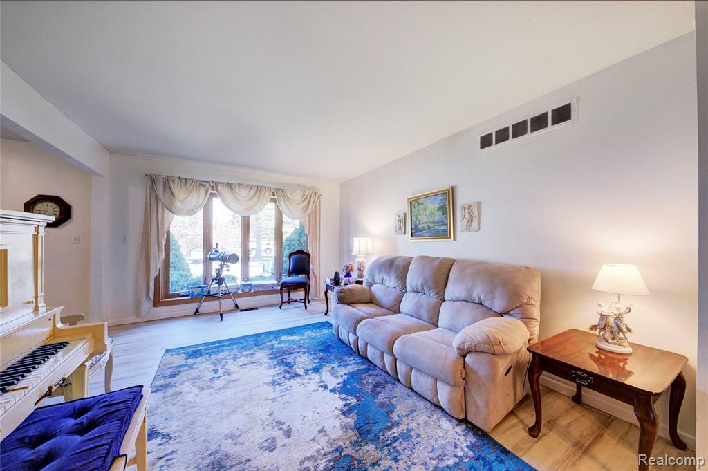 42437 Majestic Court, Canton, MI 48188 — Photo 12