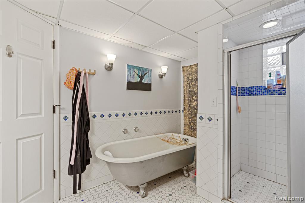 243 E Edsel Ford, Detroit, MI 48202 — Photo 43