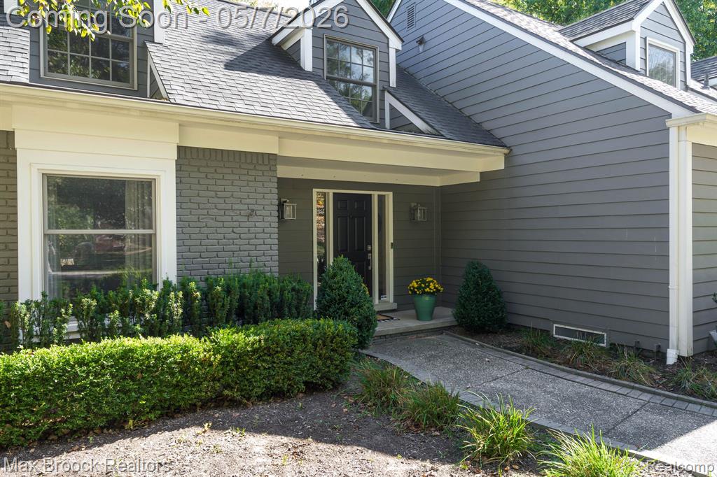 30800 Roberts Drive, Franklin, MI 48025 — Photo 2
