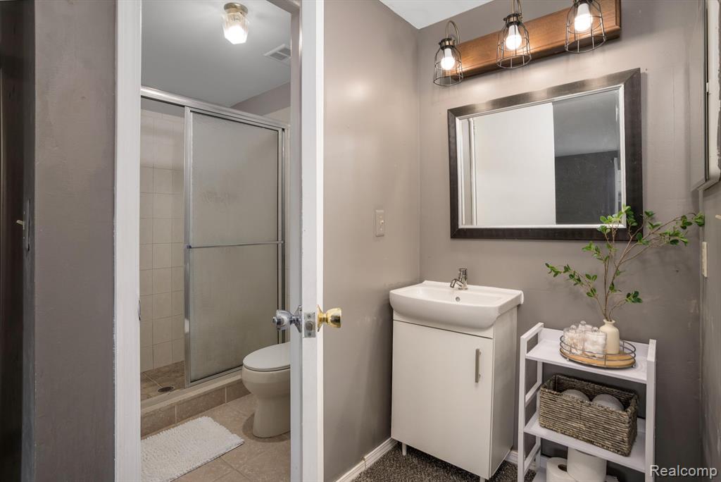 42109 ROSCOMMON Street, Northville, MI 48167 — Photo 16