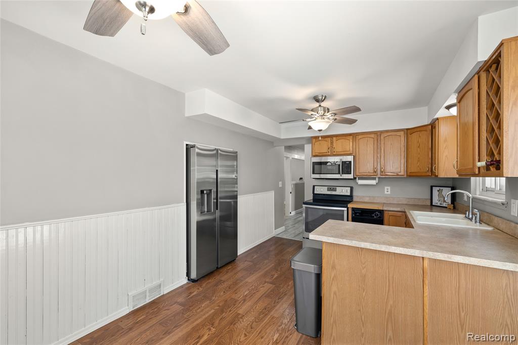 6695 Chirrewa Street, Westland, MI — Photo 11