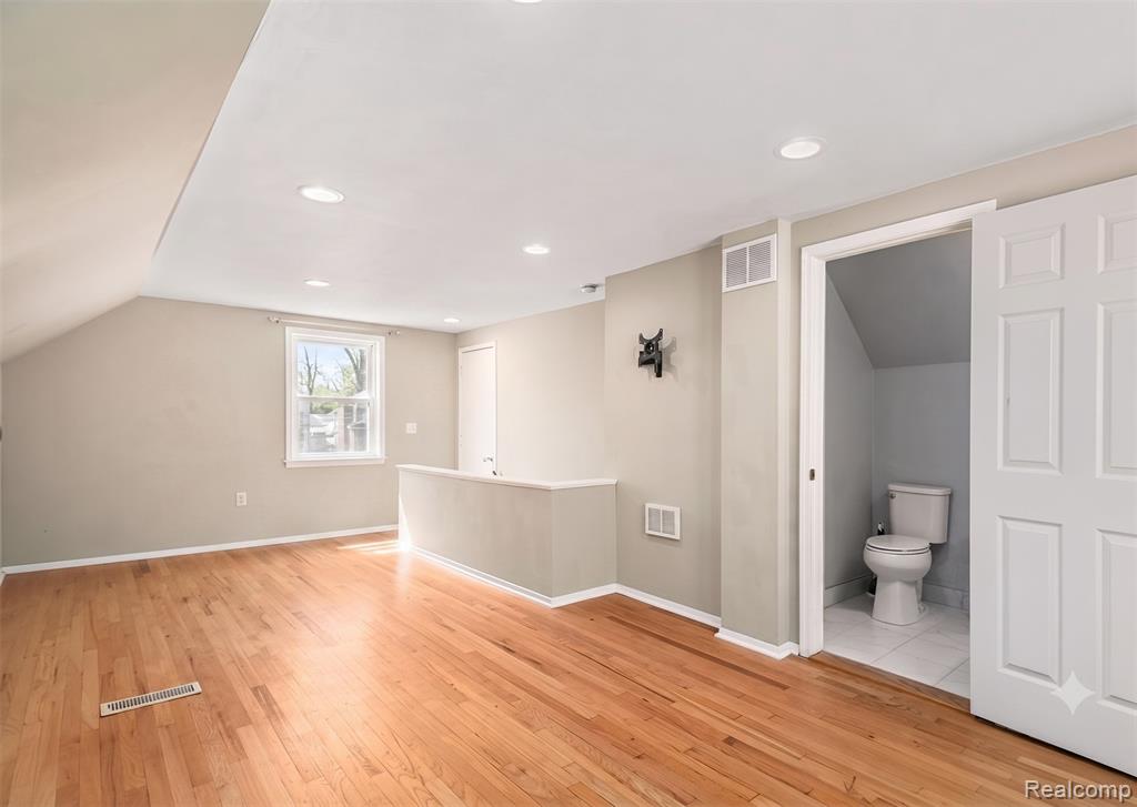 633 N Dorchester Road, Royal Oak, MI 48067 — Photo 14