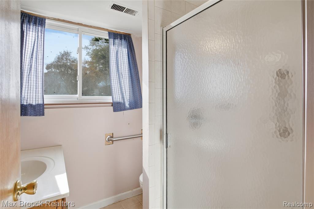 8759 Calvert Drive, Sterling Heights, MI 48312 — Photo 20
