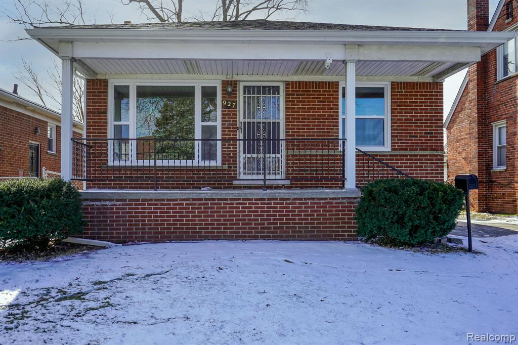 927 CLEOPHUS Parkway, Lincoln Park, MI 48146 — Photo 2