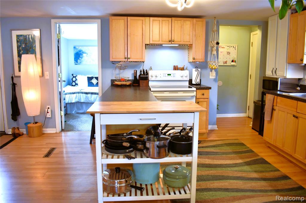 7400 Lawrence Street, Grand Blanc, MI 48439 — Photo 11