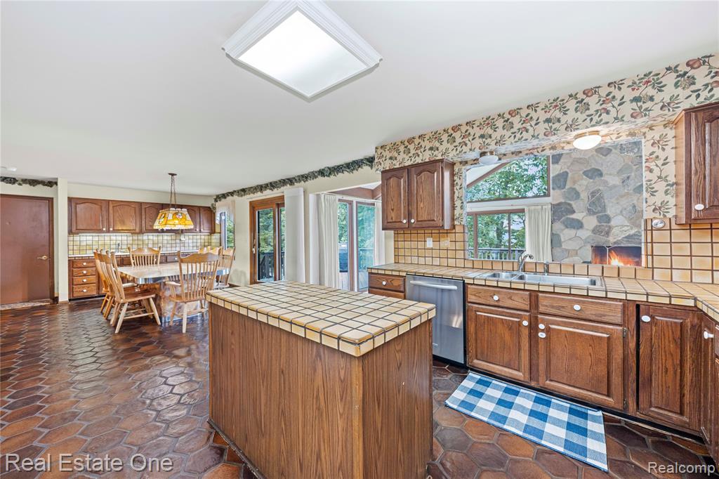 4279 Pine Lane, West Bloomfield, MI 48323 — Photo 10