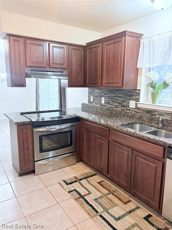 6178 Elarz Drive, Troy, MI 48085 — Photo 9