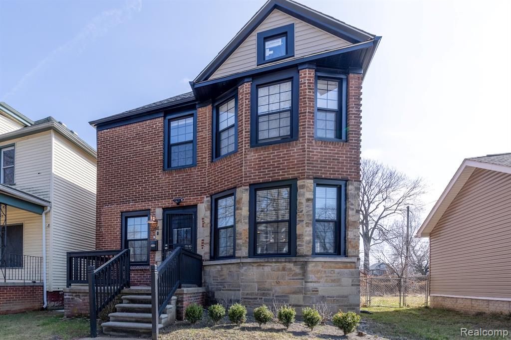 644 Melbourne Street, Detroit, MI 48202 — Photo 2