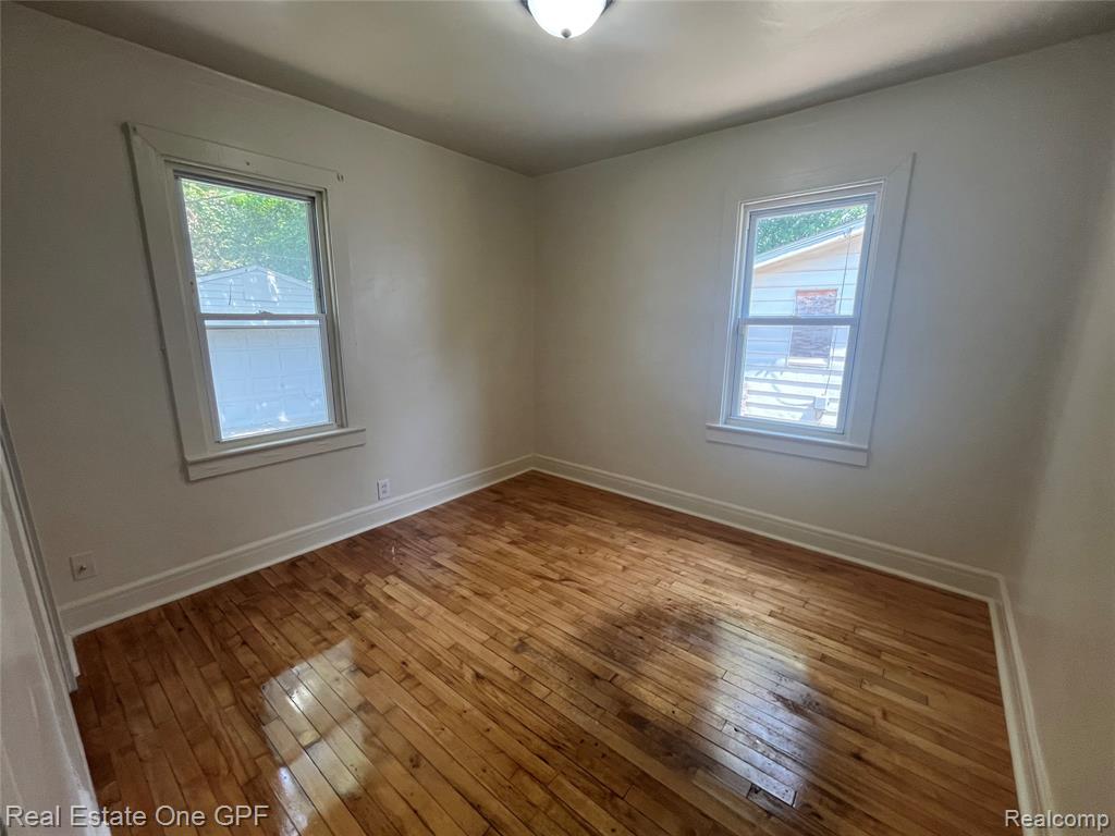 8679 CHALMERS Avenue, Warren, MI 48089 — Photo 11