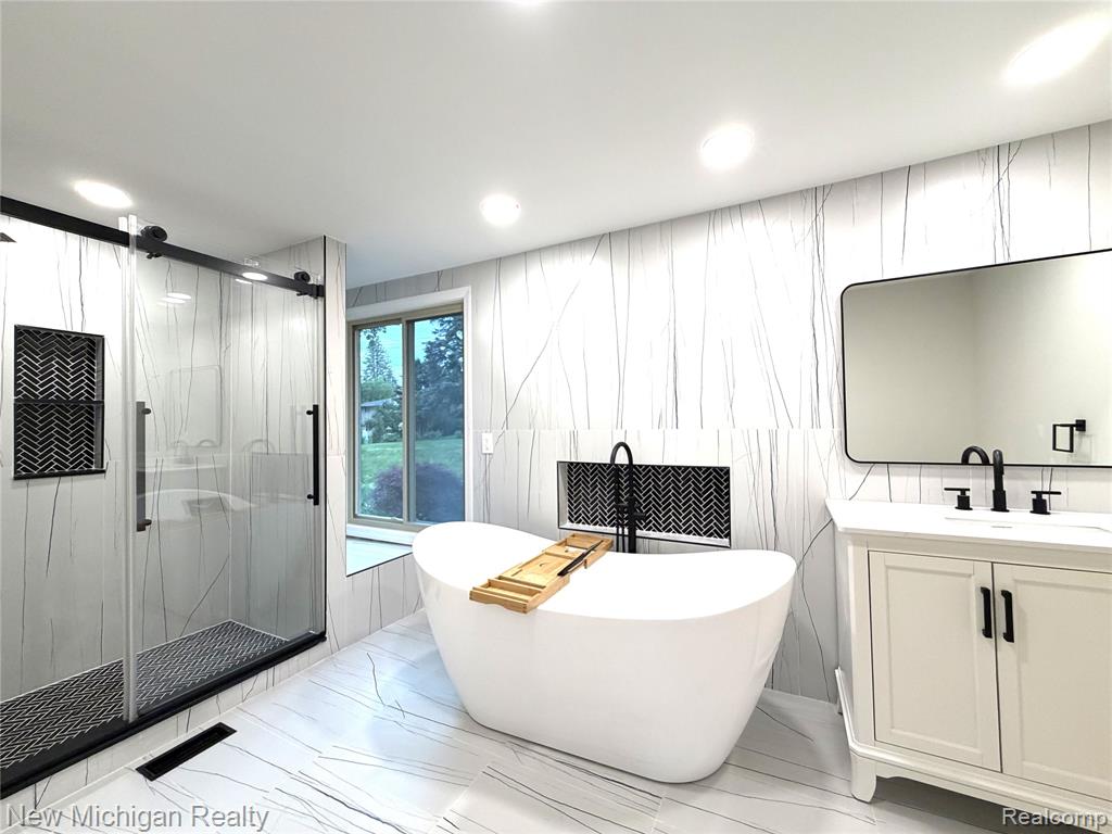 650 Deerfield Court, Rochester Hills, MI 48309 — Photo 25