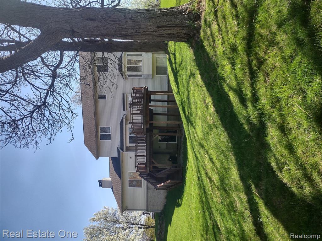 743 Aaron Drive, Highland, MI — Photo 4