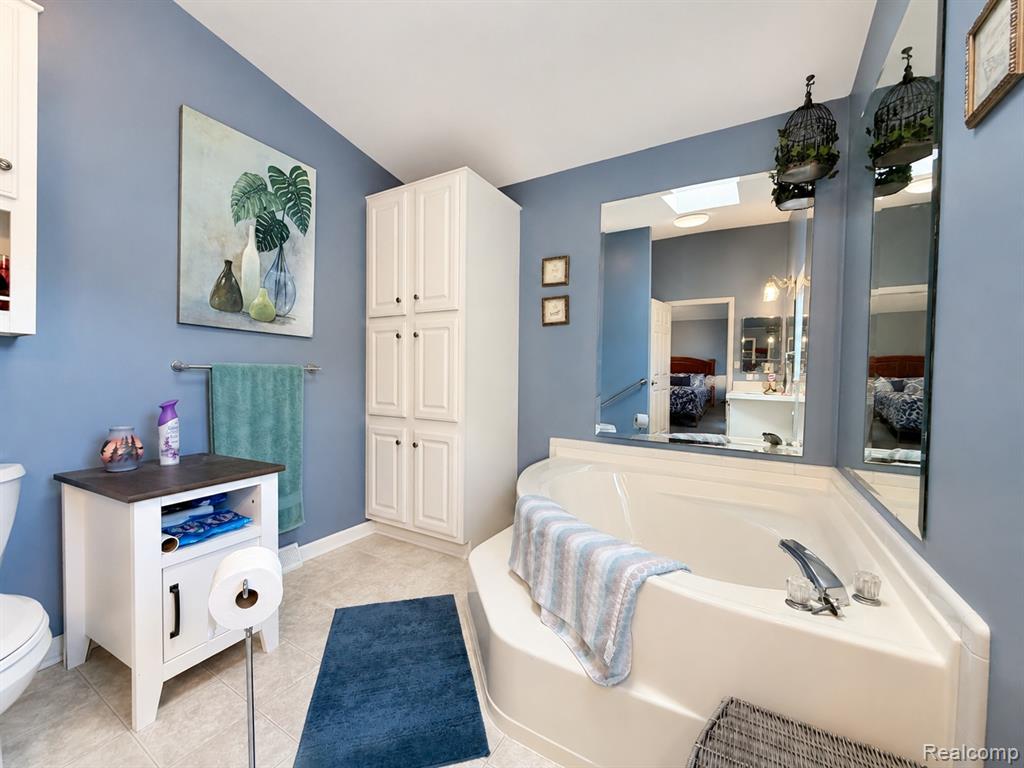551 Twin Lakes Drive, MI — Photo 15
