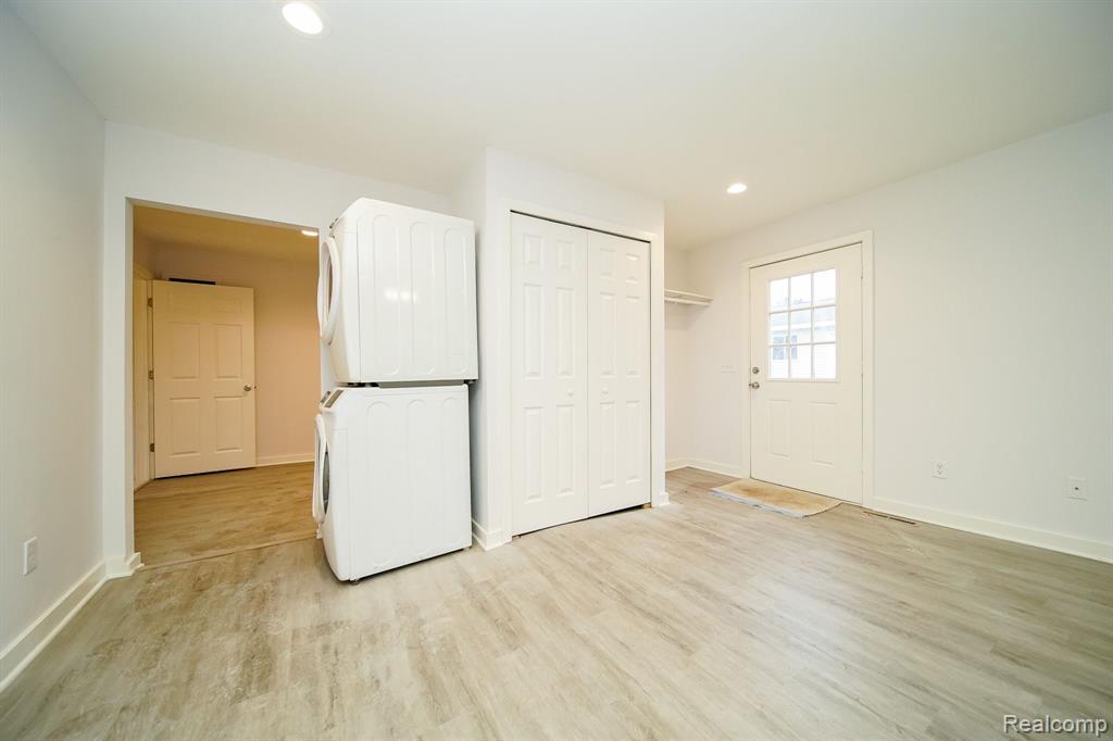 935 MCCLELLAN Street, Lake Orion, MI 48362 — Photo 15