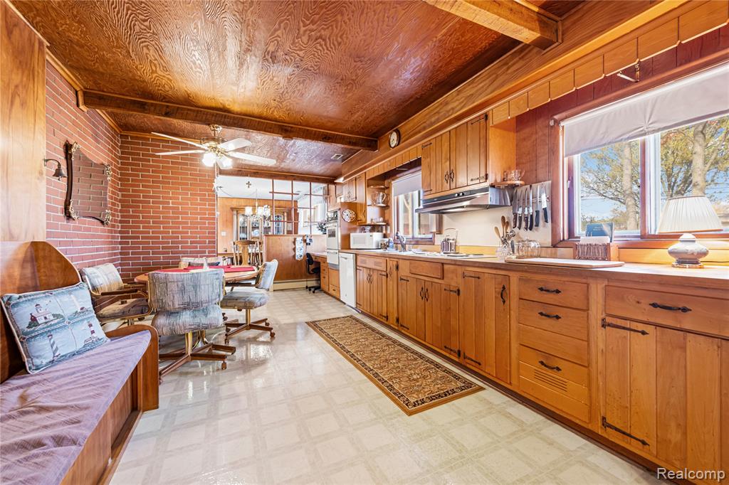 18676 Vreeland Road, Woodhaven, MI 48183 — Photo 8