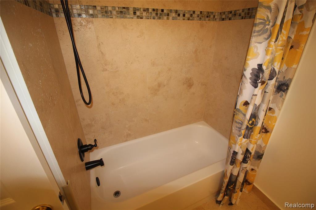 2224 Leighton Drive, Utica, MI 48317 — Photo 16