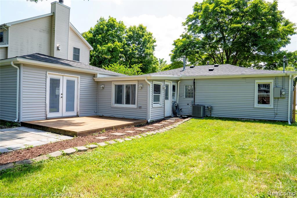 528 W Clinton Street, Howell, MI 48843 — Photo 22