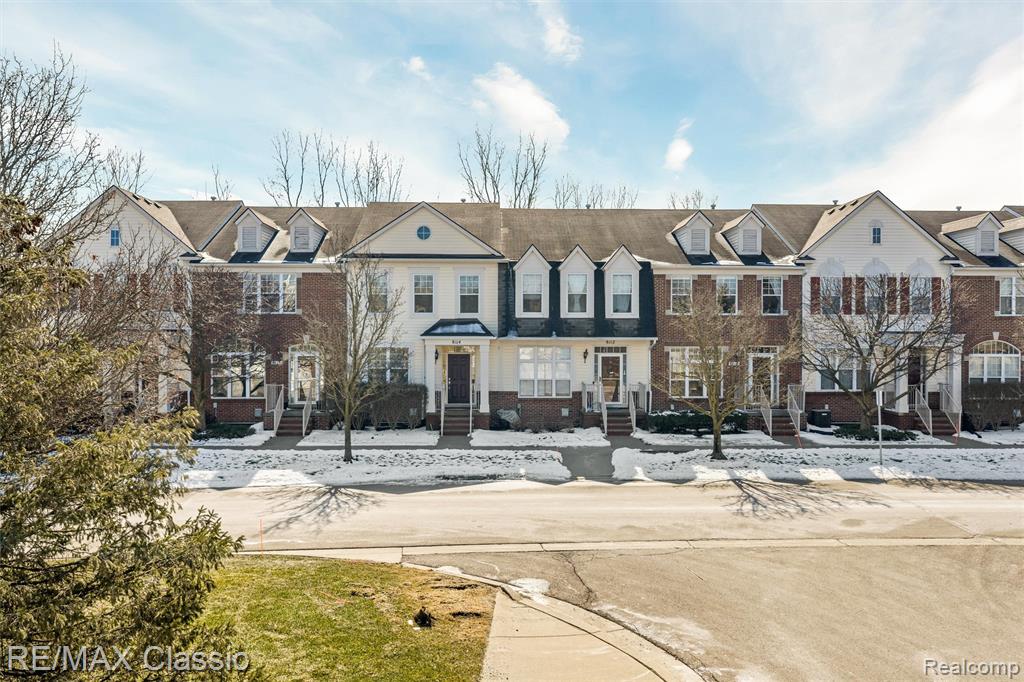 8114 Heron Hills Drive, Walled Lake, MI 48390 — front exterior